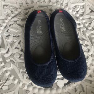 Adam Tucker by me too navy blue size 7 flats